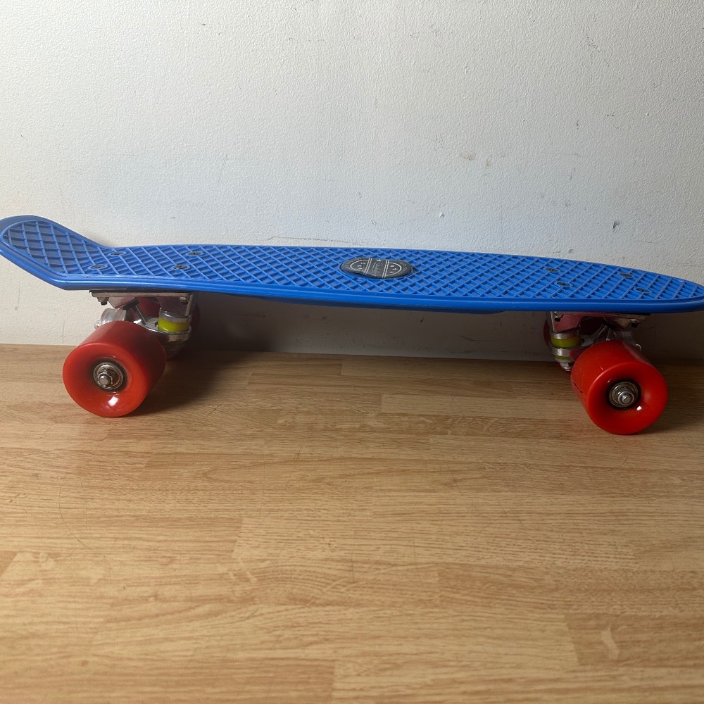 22" LANDWALKER BLUE PLASTIC CRUISER SKATEBOARD BEACH PENNY BOARD W/ LIGHTS NEW!